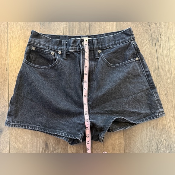 Madewell The Mom Jean Short Short Black/Gray Wash Size 26 - Picture 2 of 11